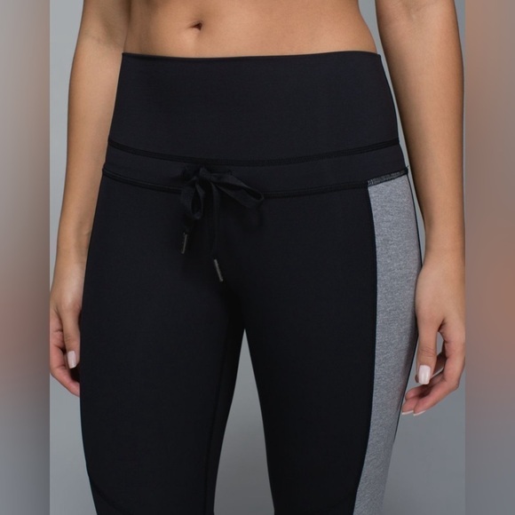 Lululemon Retreat 7/8 Pant Black / Heathered Slate size 4  leggings black logo - Picture 3 of 15